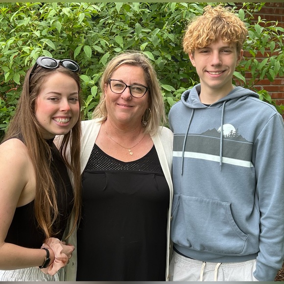 Meet your Posher, Dana - Picture 2 of 2